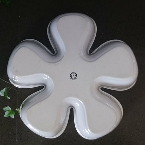 Unique Ceramic Serving Dish - Picture 2 of 5